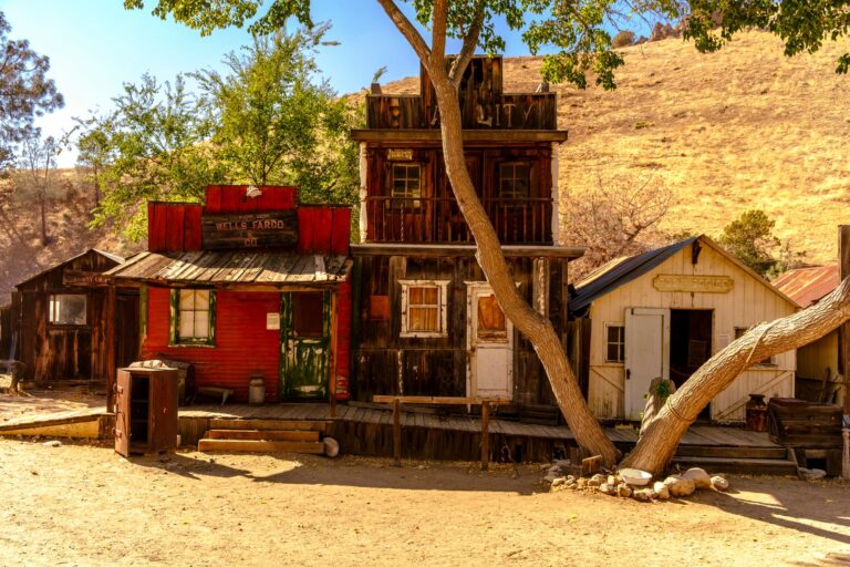 Rockstar’s Red Dead Online Neglect Is Reviving Modded Story Mode Abandoned western ghost town representing the decline of Red Dead Online