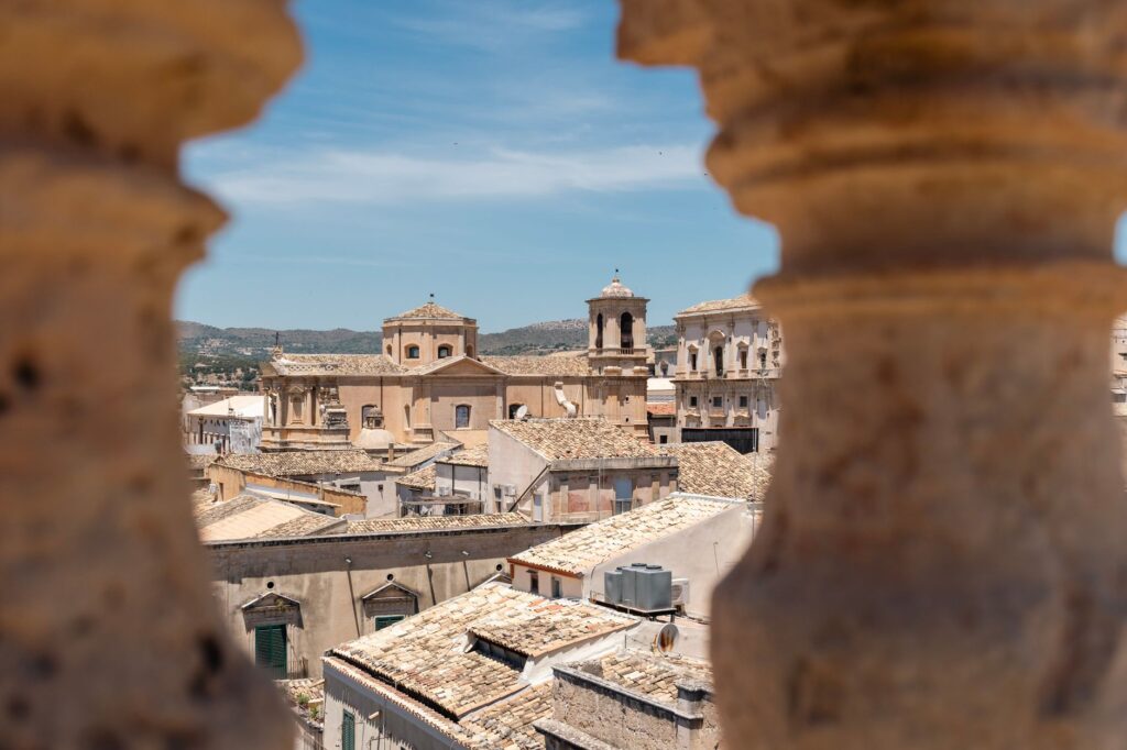 2K’s Mafia: The Old Country Buzz Is Shelving Definitive Edition Runs Sunlit Sicilian countryside with historic stone architecture, evoking early 20th century atmosphere