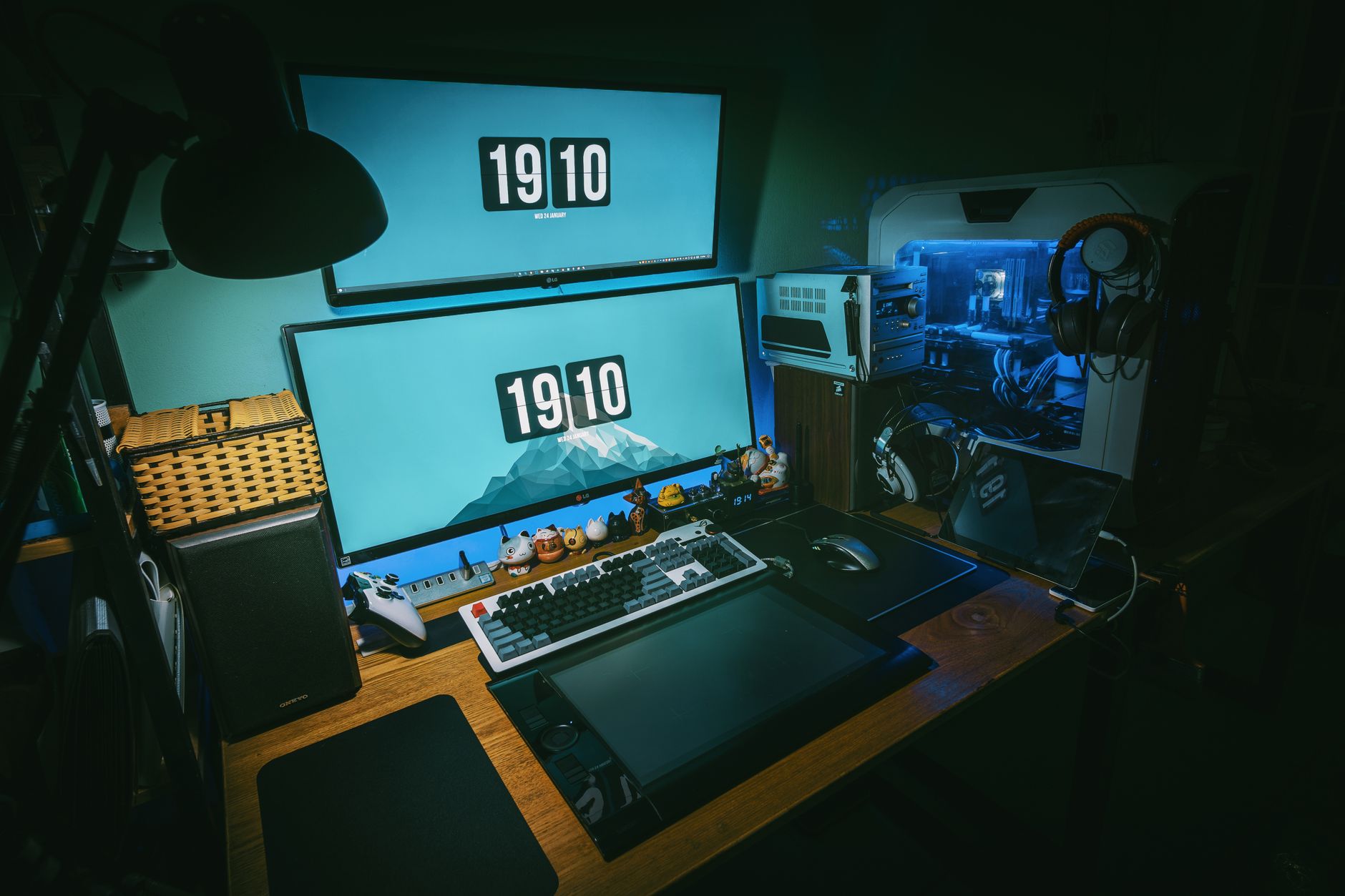 A gaming monitor setup representing the looter-shooter genre and live service game competition
