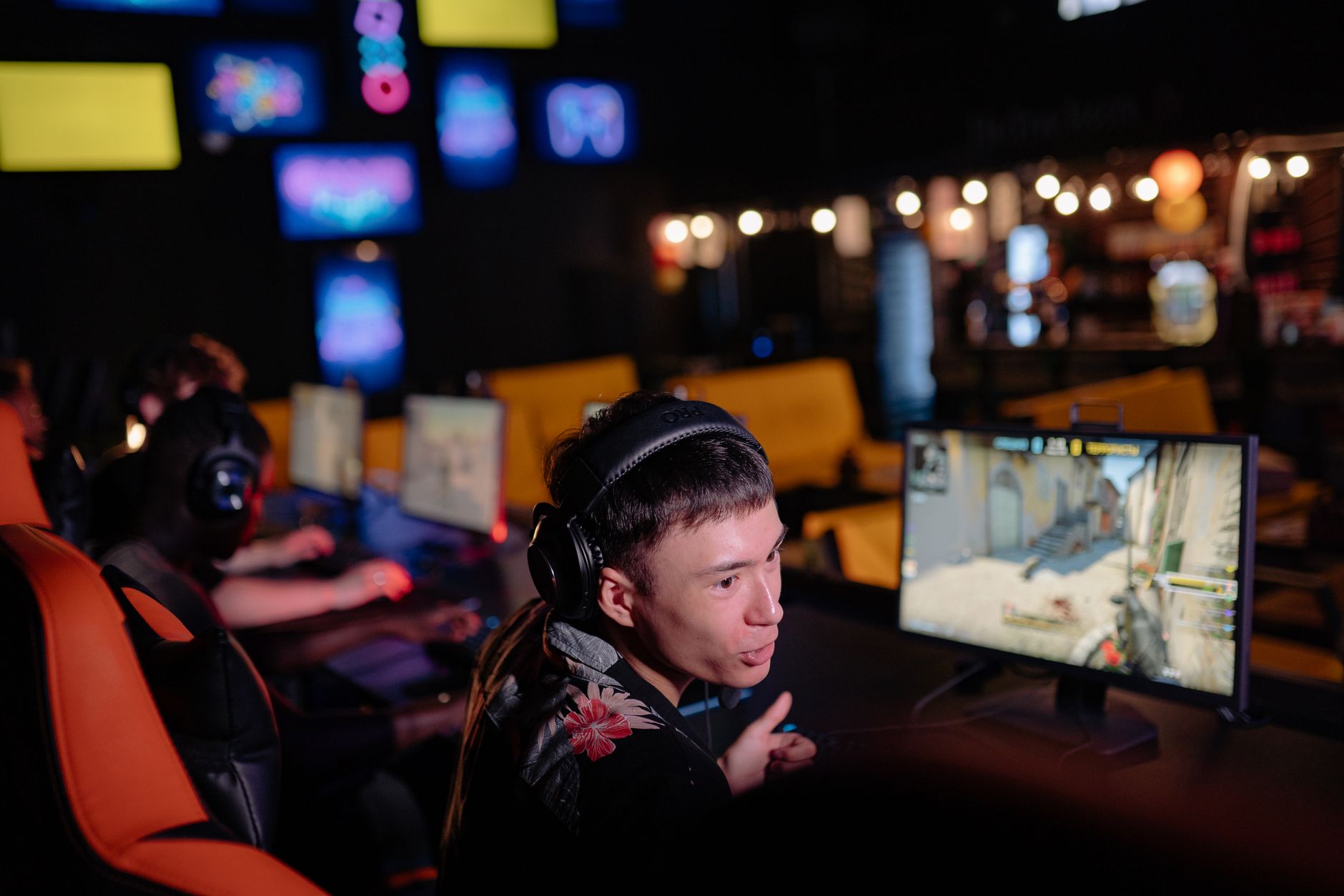 A first-person shooter game displayed on a monitor, representing tactical shooter gameplay