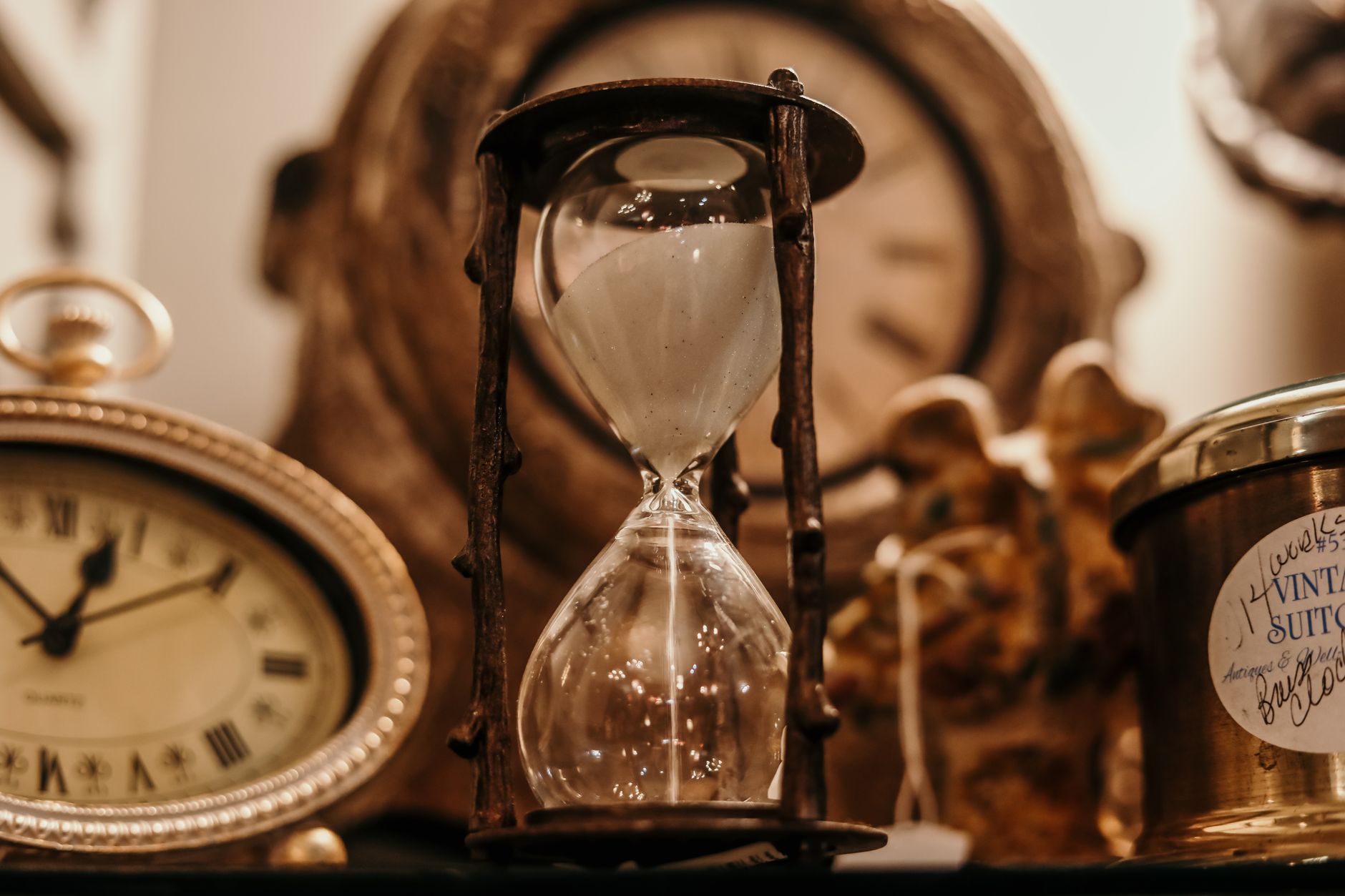 An hourglass with sand falling, symbolizing time mechanics central to Prince of Persia